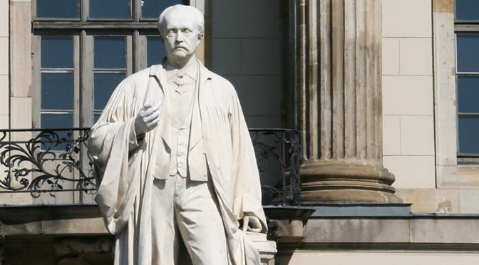 HU Hauptgebäude mit Helmholtz