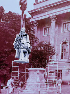 Statue_HU_Hauptgebaeude