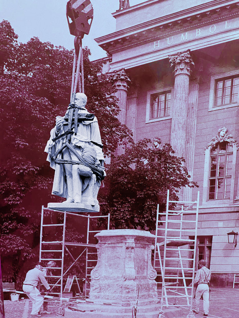 Statue_HU_Hauptgebaeude