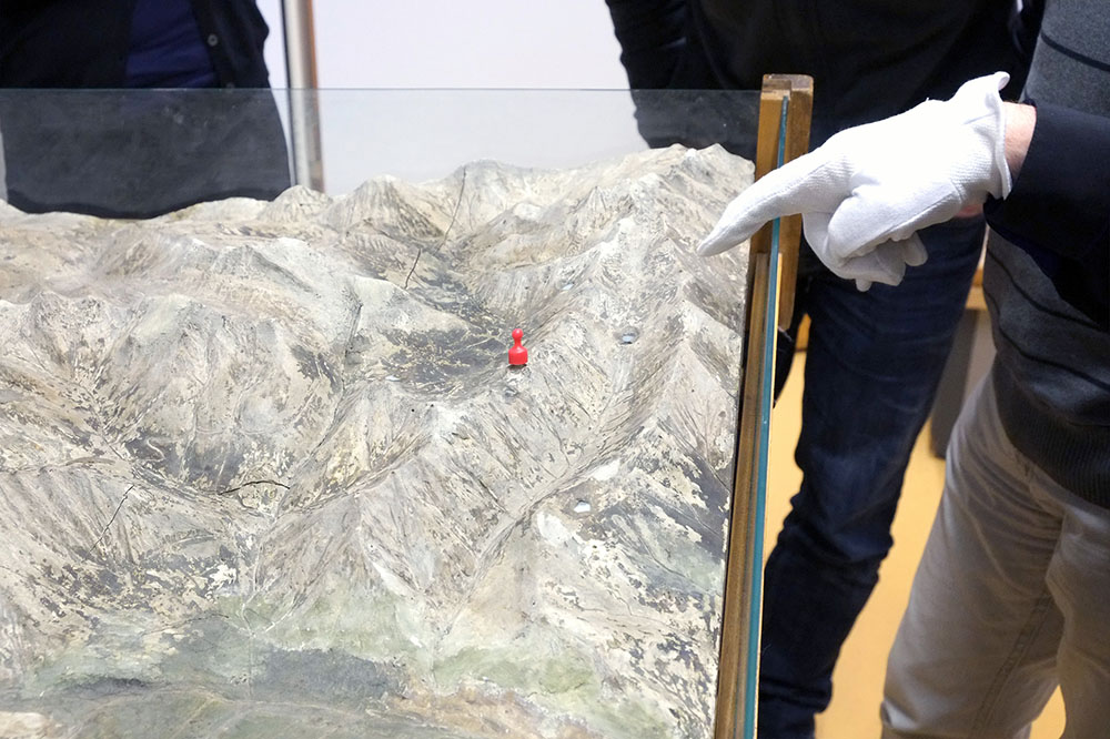 Modell des oberen Rhonetals mit Aletschgletscher.