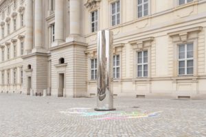 Ansicht des Denkmals auf dem Schlossplatz des Humboldtforums