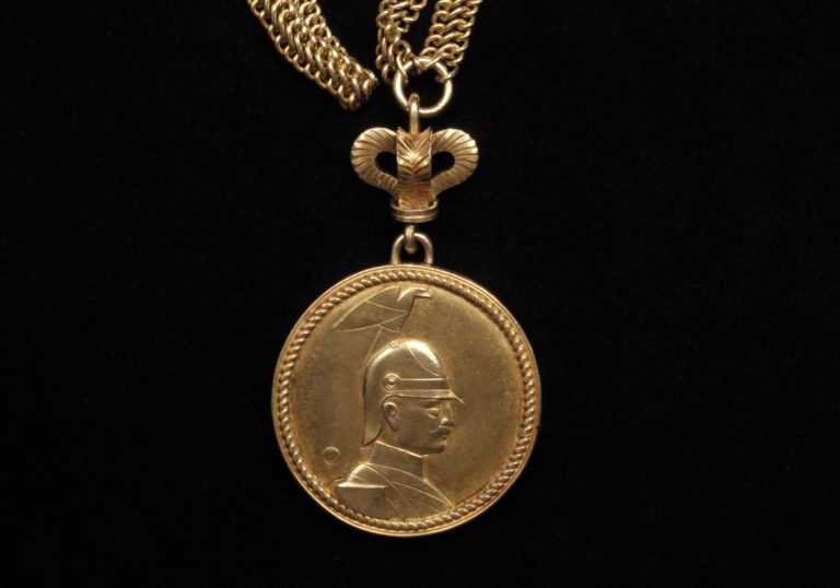 Photo of a medallion bearing the profile portrait of Emperor Wilhelm II.